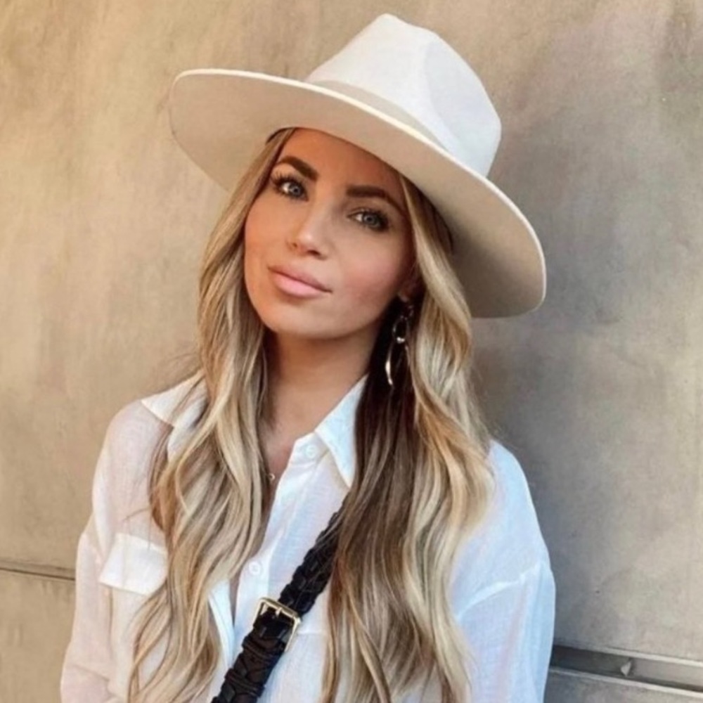 Teressa Foglia x CURATEUR hat NWT